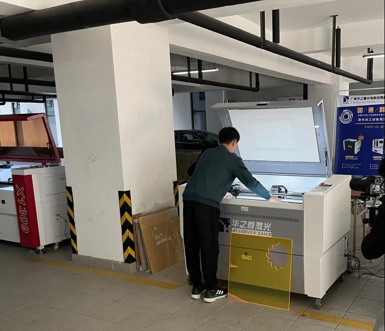 激光雕刻切割機(jī)加工運(yùn)行場(chǎng)景